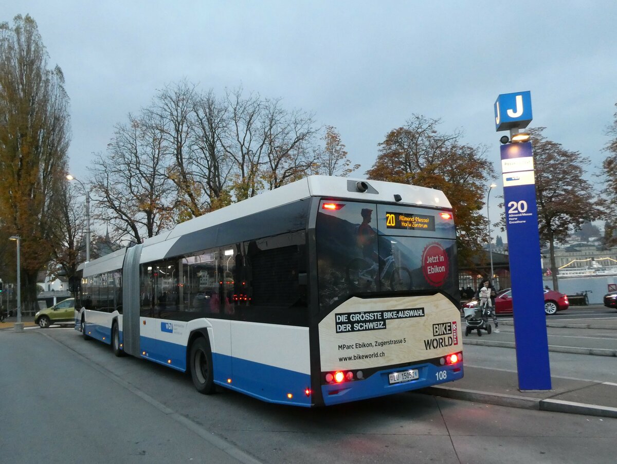 (230'462) - VBL Luzern - Nr. 108/LU 15'052 - Solaris am 10. November 2021 beim Bahnhof Luzern