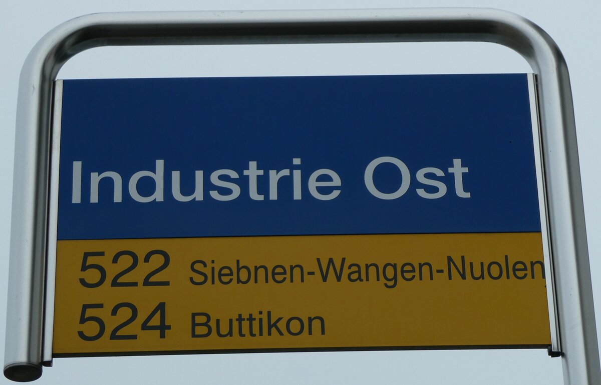 (230'849) - ZVV/PostAuto-Haltestellenschild - Pfffikon, Industrie Ost - am 21. November 2021
