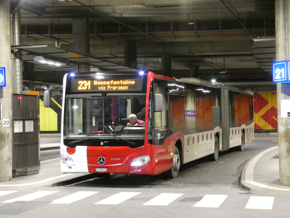 (231'239) - TPF Fribourg - Nr. 180/FR 300'430 - Mercedes am 14. Dezember 2021 in Fribourg, Busbahnhof