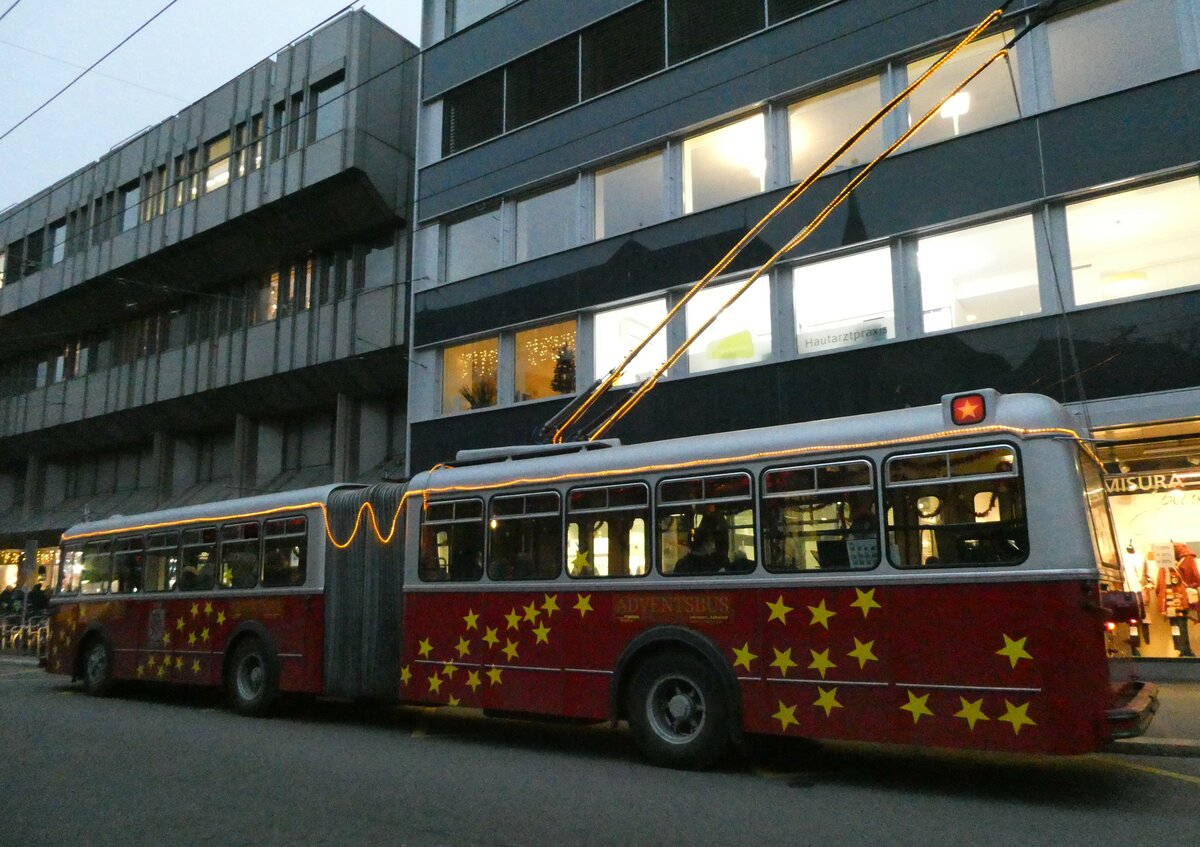 (231'361) - VW Winterthur - Nr. 101 - FBW/SWS Gelenktrolleybus am 15. Dezember 2021 in Winterthur, Bankstrasse