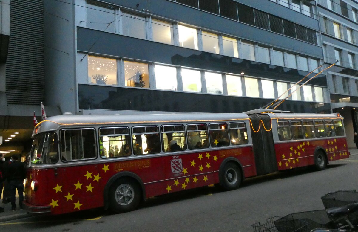 (231'364) - VW Winterthur - Nr. 101 - FBW/SWS Gelenktrolleybus am 15. Dezember 2021 in Winterthur, Bankstrasse
