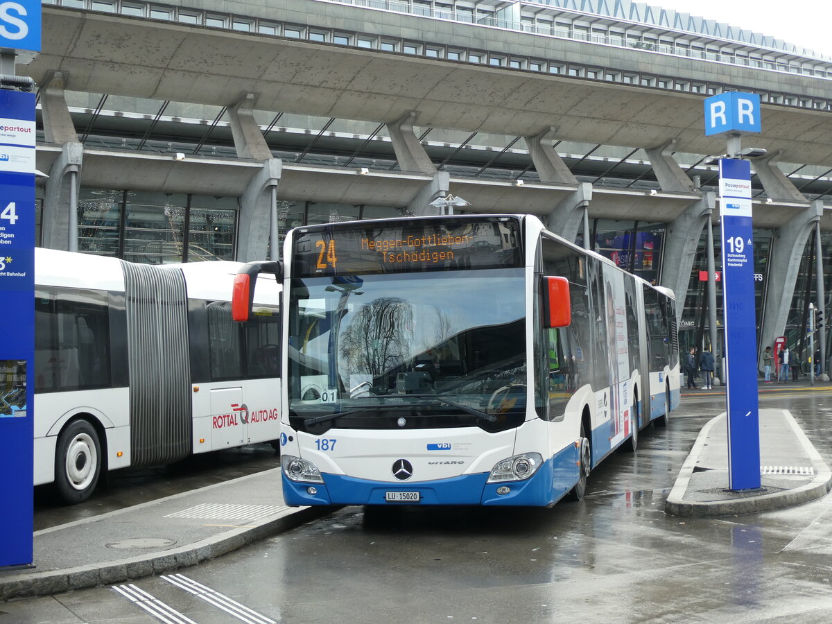 (231'585) - VBL Luzern - Nr. 187/LU 15'020 - Mercedes am 26. Dezember 2021 beim Bahnhof Luzern