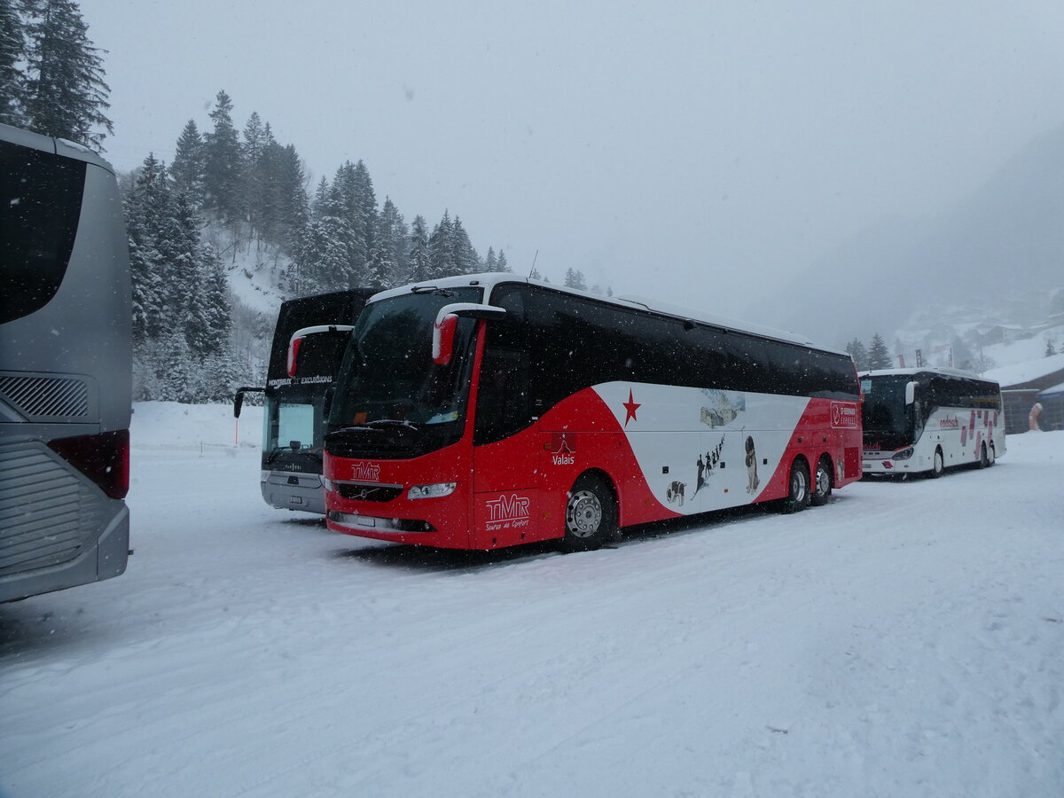 (231'931) - TMR Martigny - VS 1452 - Volvo am 9. Januar 2022 in Adelboden, ASB