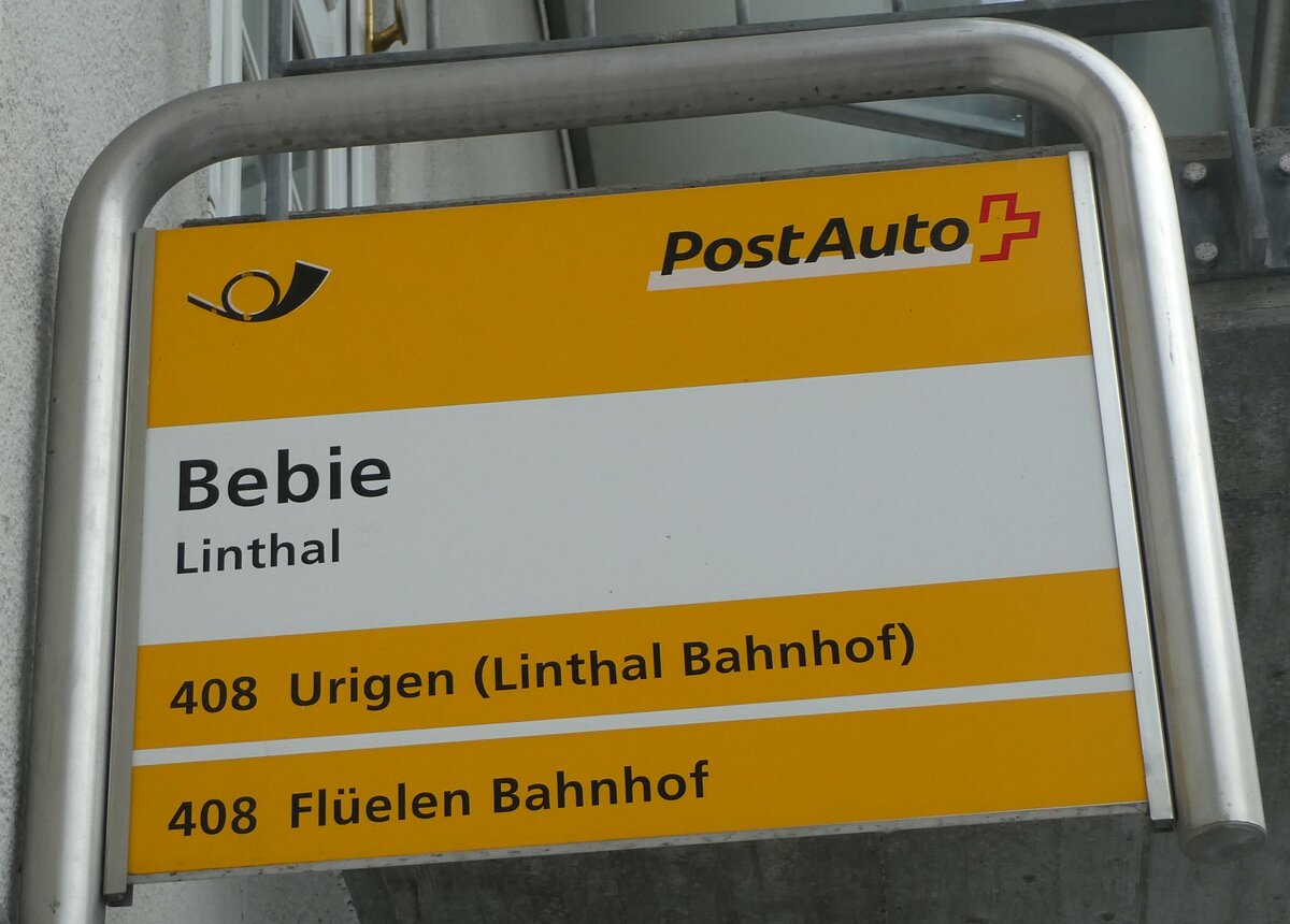 (231'990) - PostAuto-Haltestellenschild - Linthal, Bebie - am 10. Januar 2022