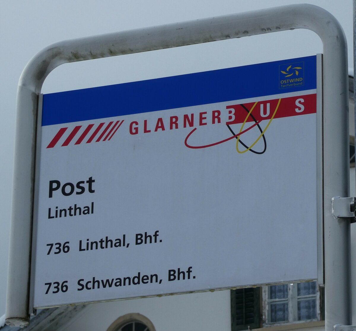 (231'993) - GLARNER BUS-Haltestellenschild - Linthal, Post - am 10. Januar 2022