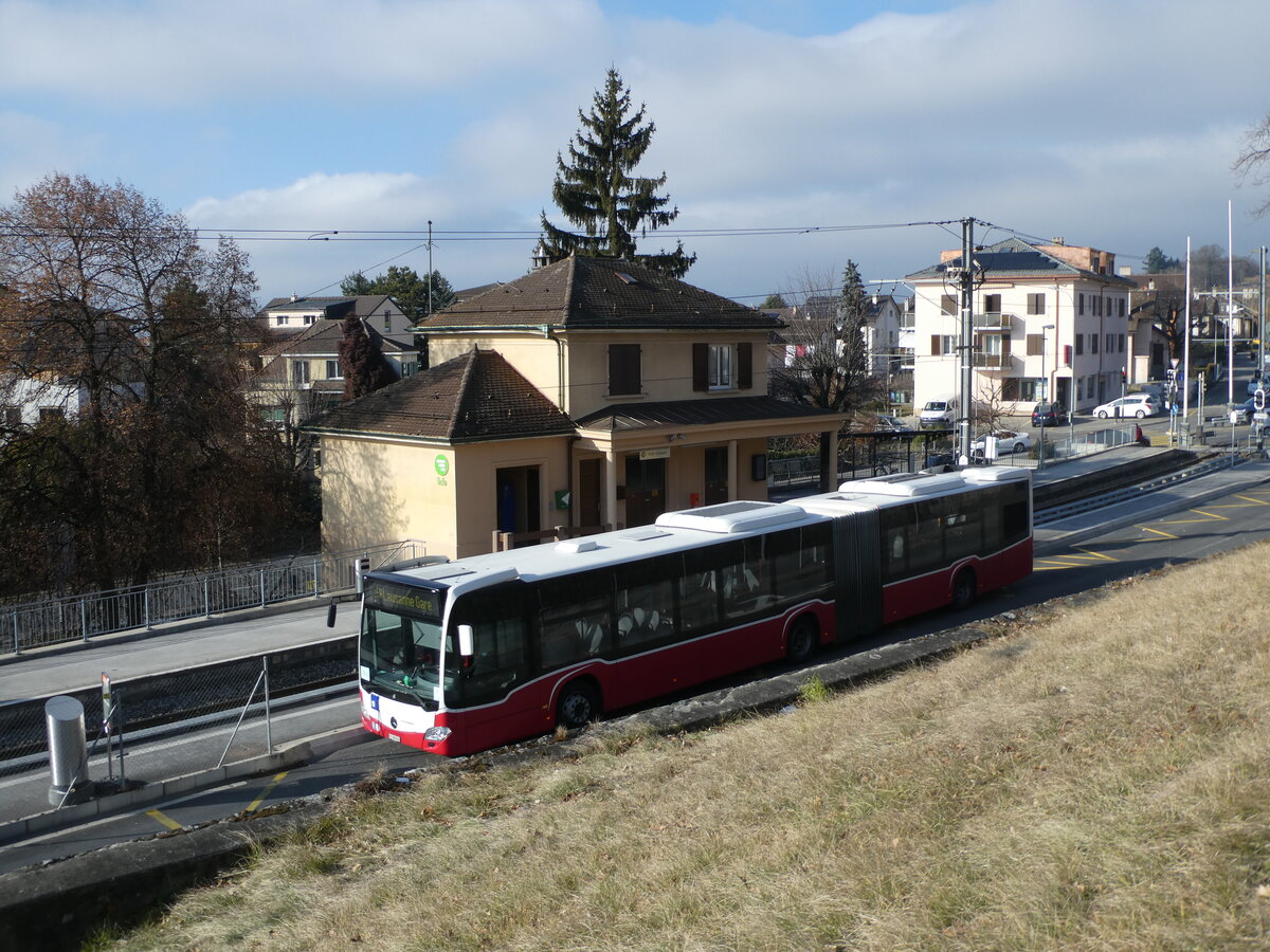 (232'375) - Intertours, Domdidier - FR 300'454 - Mercedes (ex A-Wien) am 23. Januar 2022 beim Bahnhof Prilly-Chasseur (Einsatz TL)