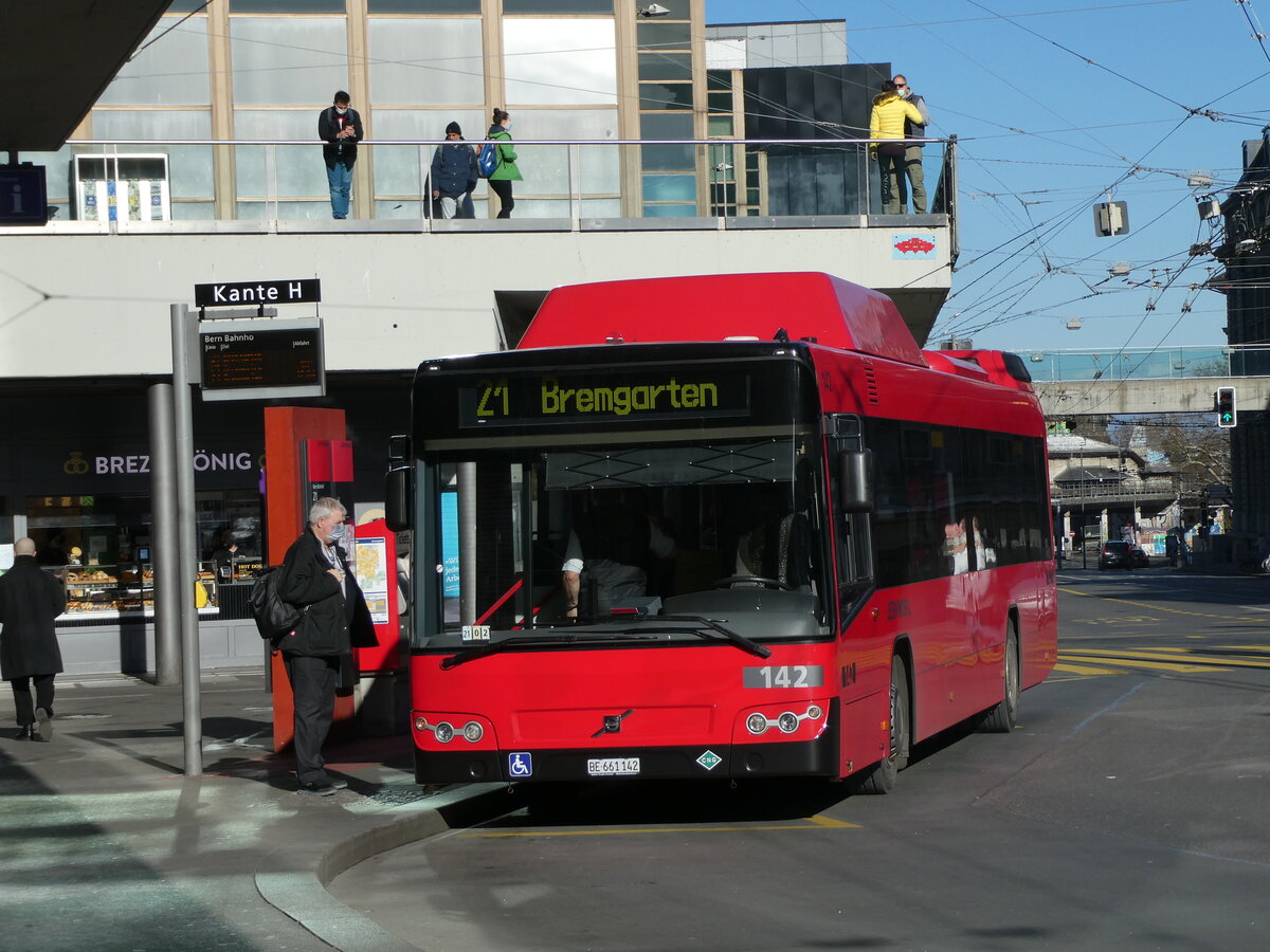 (232'499) - Bernmobil, Bern - Nr. 142/BE 661'142 - Volvo am 30. Januar 2022 beim Bahnhof Bern