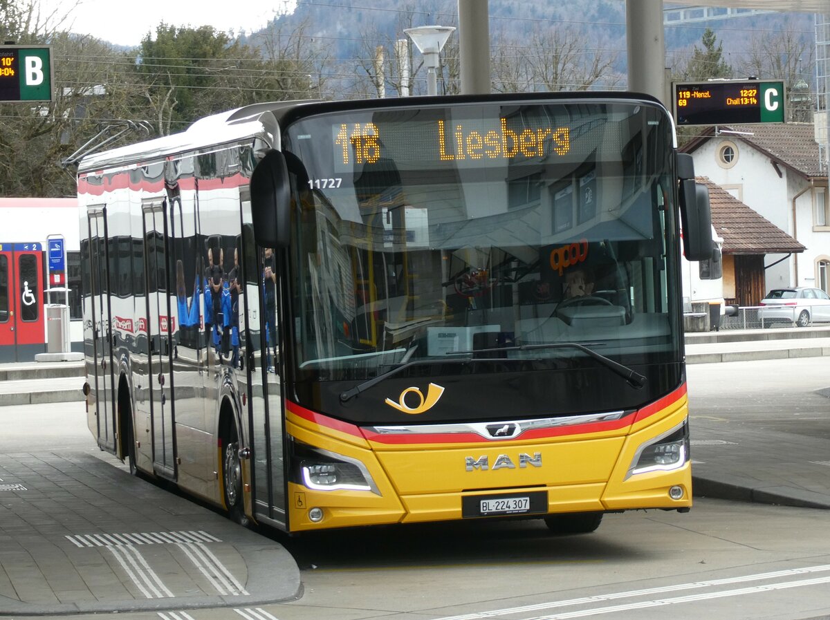 (232'681) - PostAuto Nordschweiz - BL 224'307 - MAN am 6. Februar 2022 beim Bahnhof Laufen