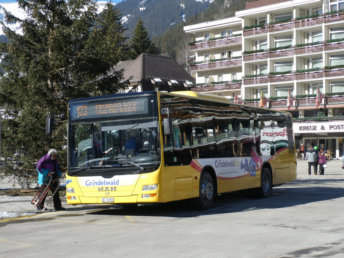 (232'852) - Grindelwaldbus, Grindelwald - Nr. 23/BE 70'397 - MAN am 13. Februar 2022 beim Bahnhof Grindelwald
