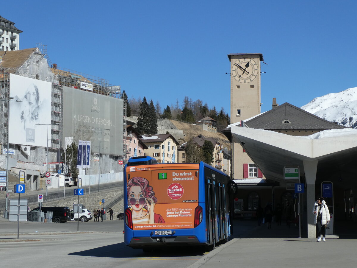 (233'681) - Engadin Bus, St. Moritz - Nr. 102/GR 100'102 - MAN am 10. Mrz 2022 beim Bahnhof St. Moritz