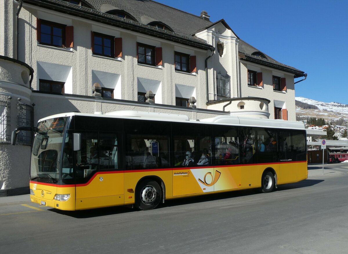 (233'708) - PostAuto Graubnden - GR 159'303 - Mercedes am 10. Mrz 2022 beim Bahnhof Scuol-Tarasp