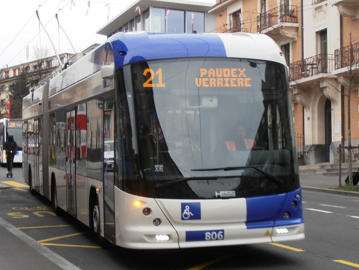 (233'944) - TL Lausanne - Nr. 806 - Hess/Hess Gelenktrolleybus am 13. Mrz 2022 beim Bahnhof Lausanne