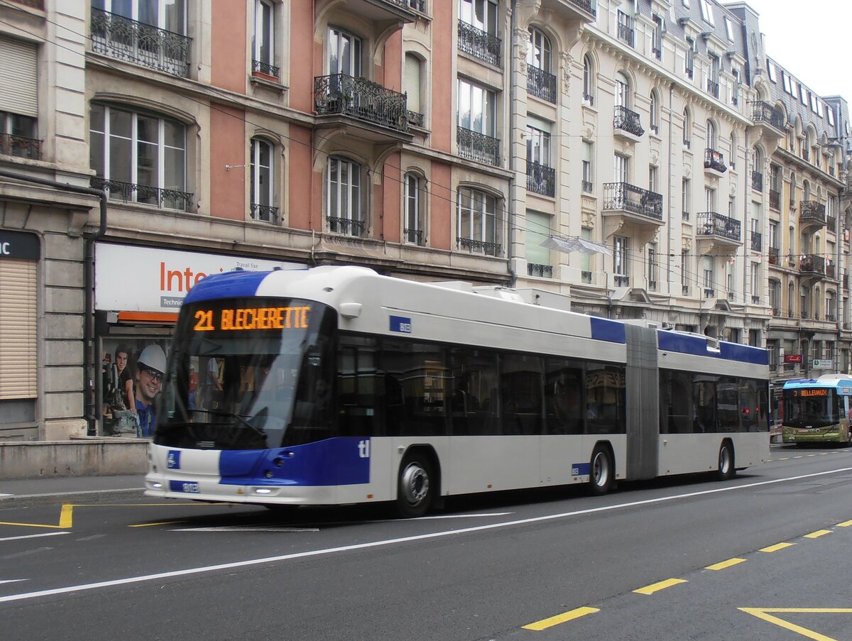 (233'952) - TL Lausanne - Nr. 813 - Hess/Hess Gelenktrolleybus am 13. Mrz 2022 beim Bahnhof Lausanne