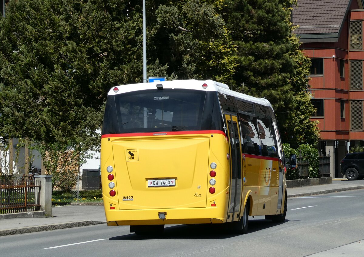 (234'408) - PostAuto Zentralschweiz - OW 7400 - Iveco/Rosero (ex HW Kleinbus, Giswil) am 11. April 2022 beim Bahnhof Sarnen
