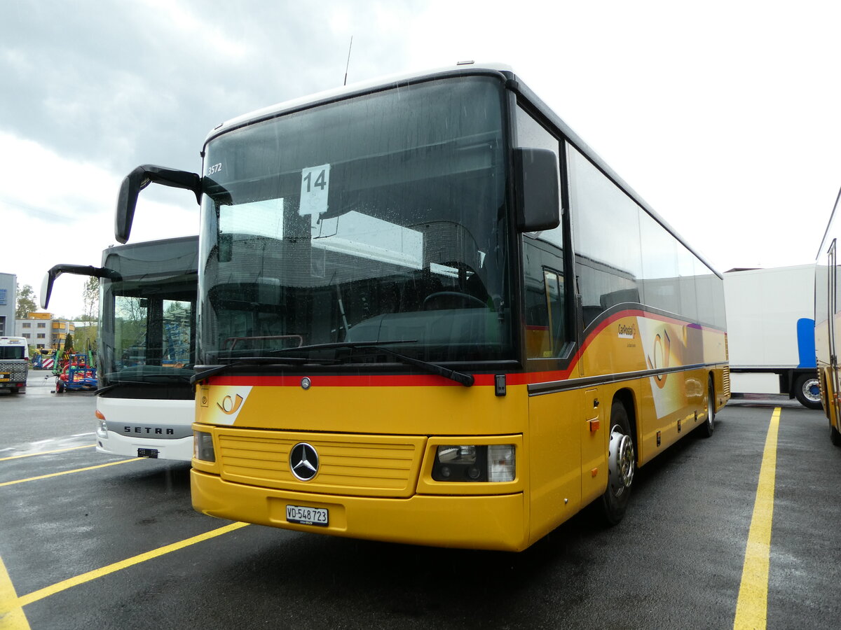 (234'983) - CarPostal Ouest - VD 548'723 - Mercedes am 30. April 2022 in Kerzers, Interbus