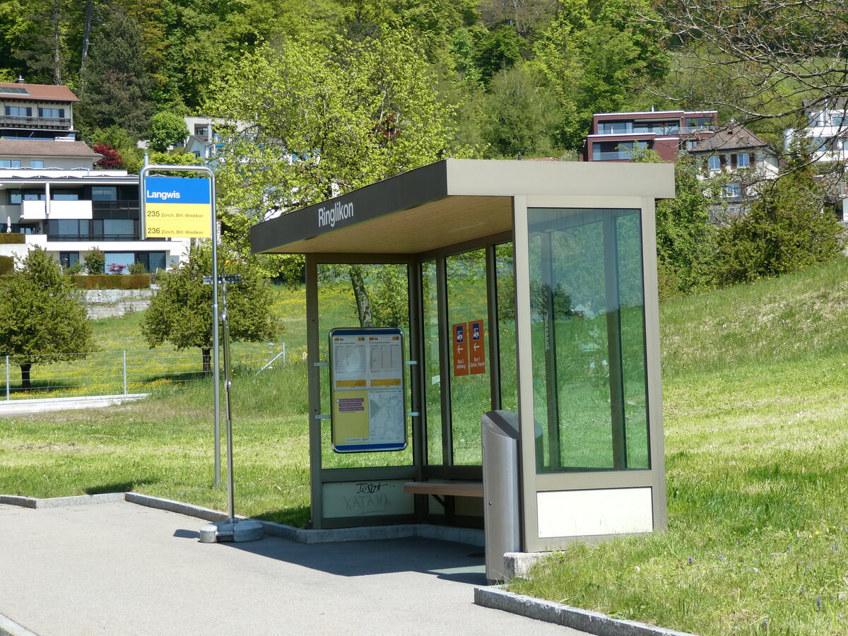 (235'034) - ZVV/PostAuto-Haltestelle am 2. Mai 2022 in Ringlikon, Langwis