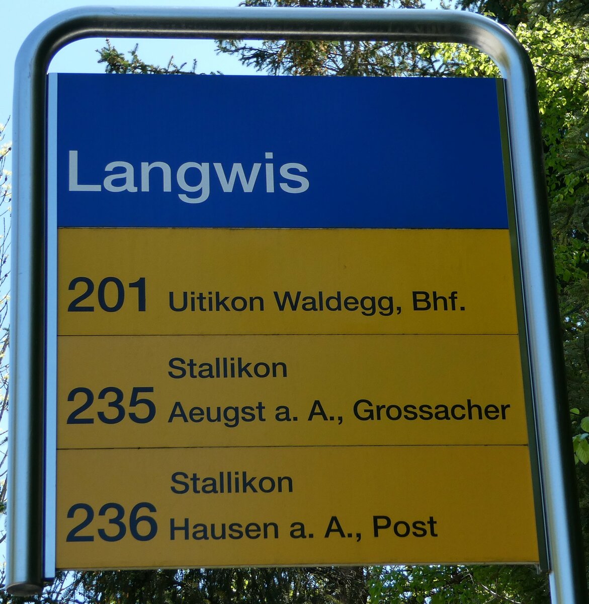 (235'037) - ZVV/PostAuto-Haltestellenschild - Ringlikon, Langwis - am 2. Mai 2022