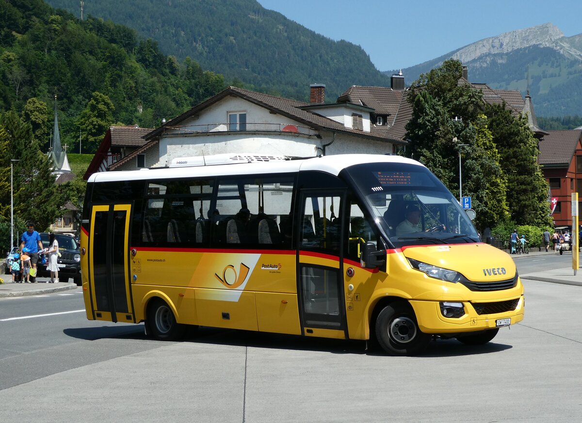 (236'649) - PostAuto Zentralschweiz - OW 7400 - Iveco/Rosero (ex HW Kleinbus, Giswil) am 4. Juni 2022 beim Bahnhof Sarnen