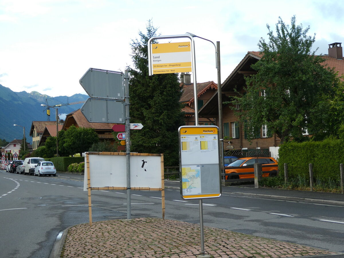 (237'486) - PostAuto-Haltestelle am 24. Juni 2022 in Bnigen, Sand