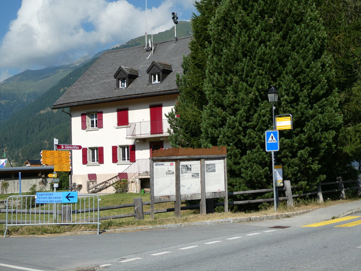 (238'375) - PostAuto-Haltestelle am 24. Juli 2022 beim Bahnhof Ulrichen