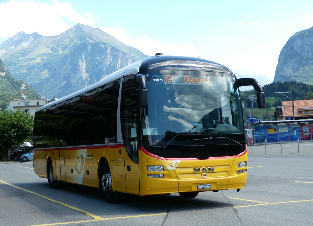 (238'775) - PostAuto Bern - Nr. 71/BE 412'071 - MAN (ex PostAuto Zentralschweiz Nr. 20; ex Dillier, Sarnen Nr. 20) am 1. August 2022 in Meiringen, Postautostation