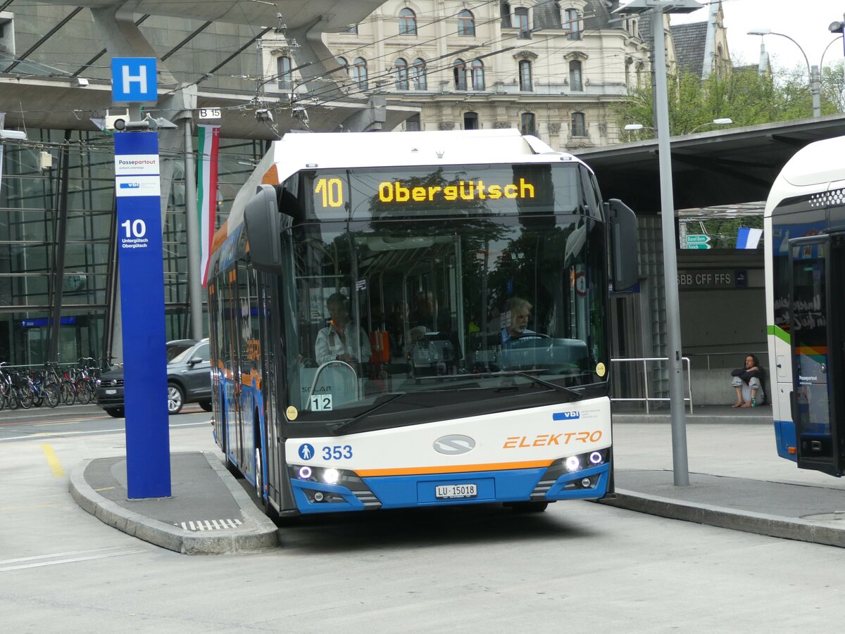 (238'889) - VBL Luzern - Nr. 353/LU 15'018 - Solaris am 7. August 2022 beim Bahnhof Luzern