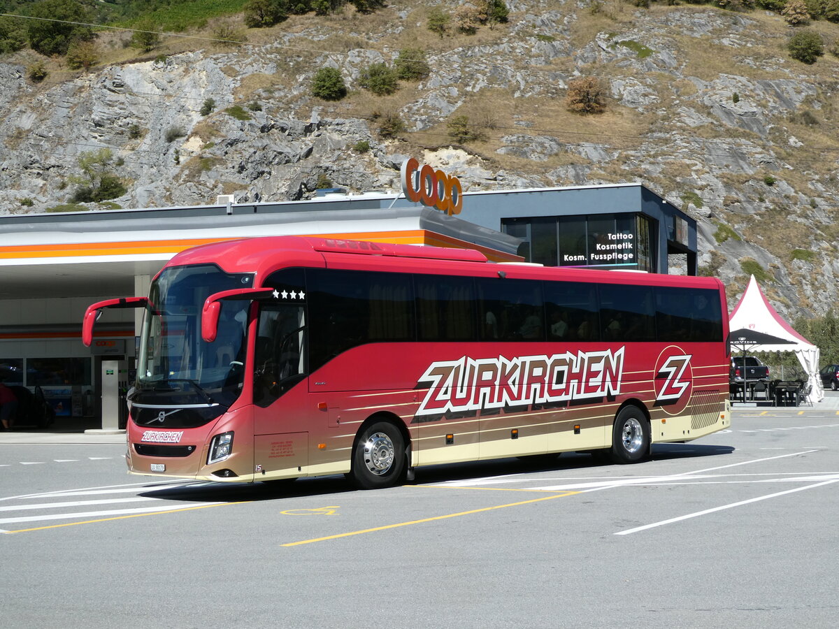 (239'422) - Zurkirchen, Malters - Nr. 15/LU 80'179 - Volvo am 21. August 2022 in Leuk, Coop-Tankstelle