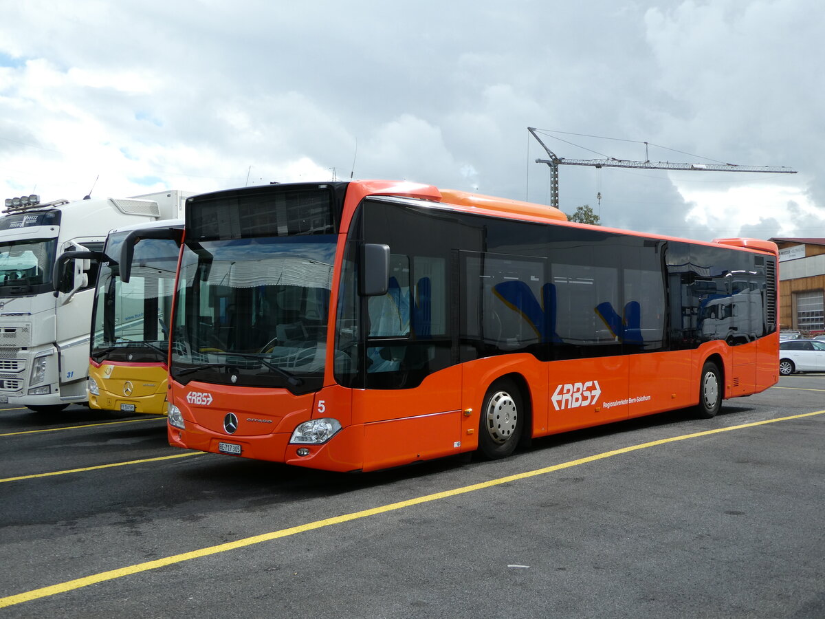(240'202) - RBS Worblaufen - Nr. 5/BE 717'305 - Mercedes am 24. September 2022 in Kerzers, Interbus