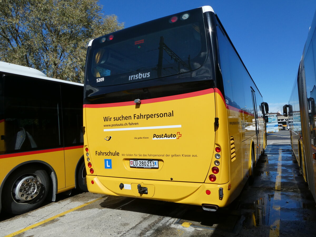 (240'565) - PostAuto Zentralschweiz - LU 280'213 - Irisbus (ex PostAuto Ostschweiz) am 2. Oktober 2022 in Yverdon, Garage