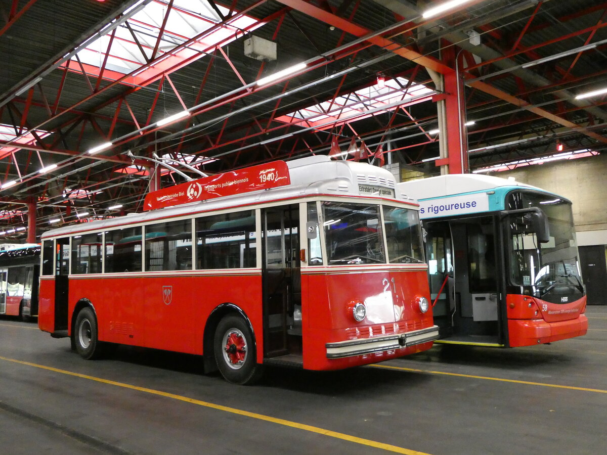 (240'765) - VB Biel - Nr. 21 - Berna/Hess Trolleybus am 9. Oktober 2022 in Biel, Depot