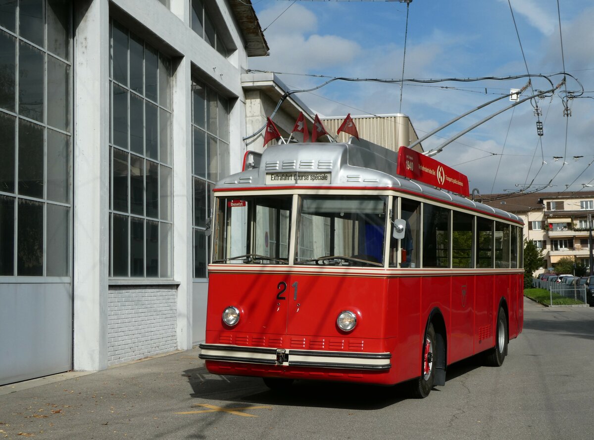 (240'840) - VB Biel - Nr. 21 - Berna/Hess Trolleybus am 9. Oktober 2022 in Biel, Depot
