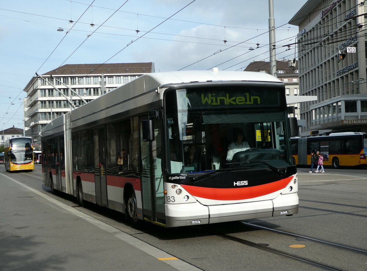 (241'004) - St. Gallerbus, St. Gallen - Nr. 183 - Hess/Hess Gelenktrolleybus am 11. Oktober 2022 beim Bahnhof St. Gallen