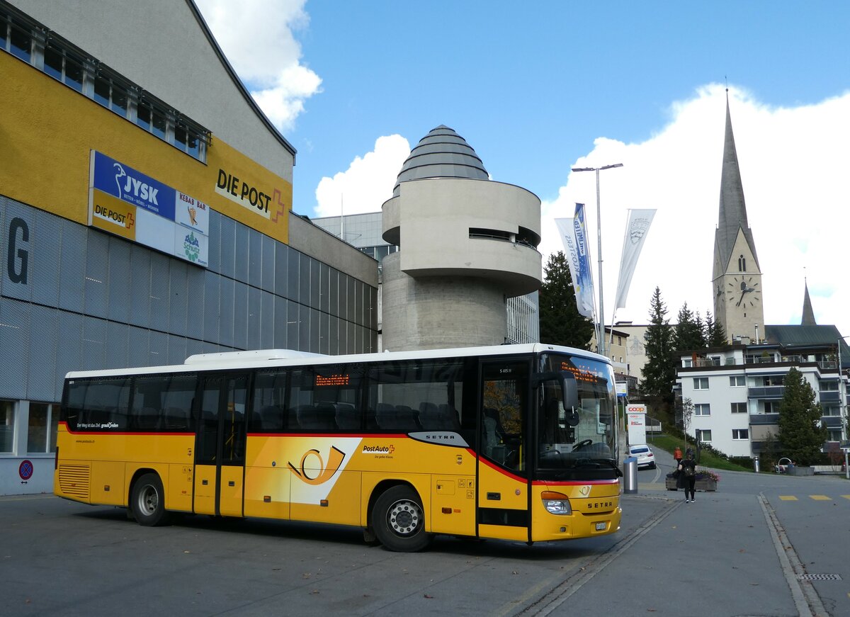 (241'118) - PostAuto Graubnden - GR 168'605 - Setra am 12. Oktober 2022 beim Bahnhof Davos Platz