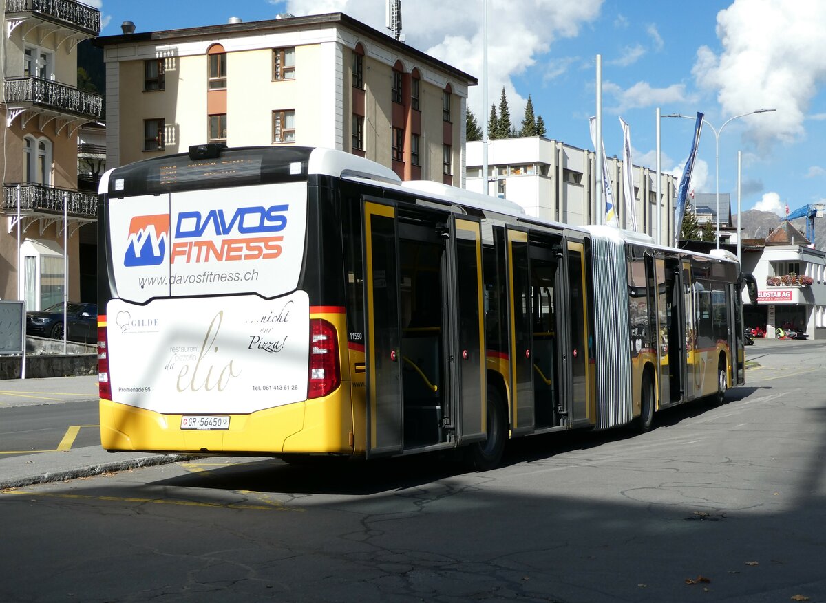 (241'132) - PostAuto Graubnden - GR 56'450 - Mercedes am 12. Oktober 2022 beim Bahnhof Davos Dorf