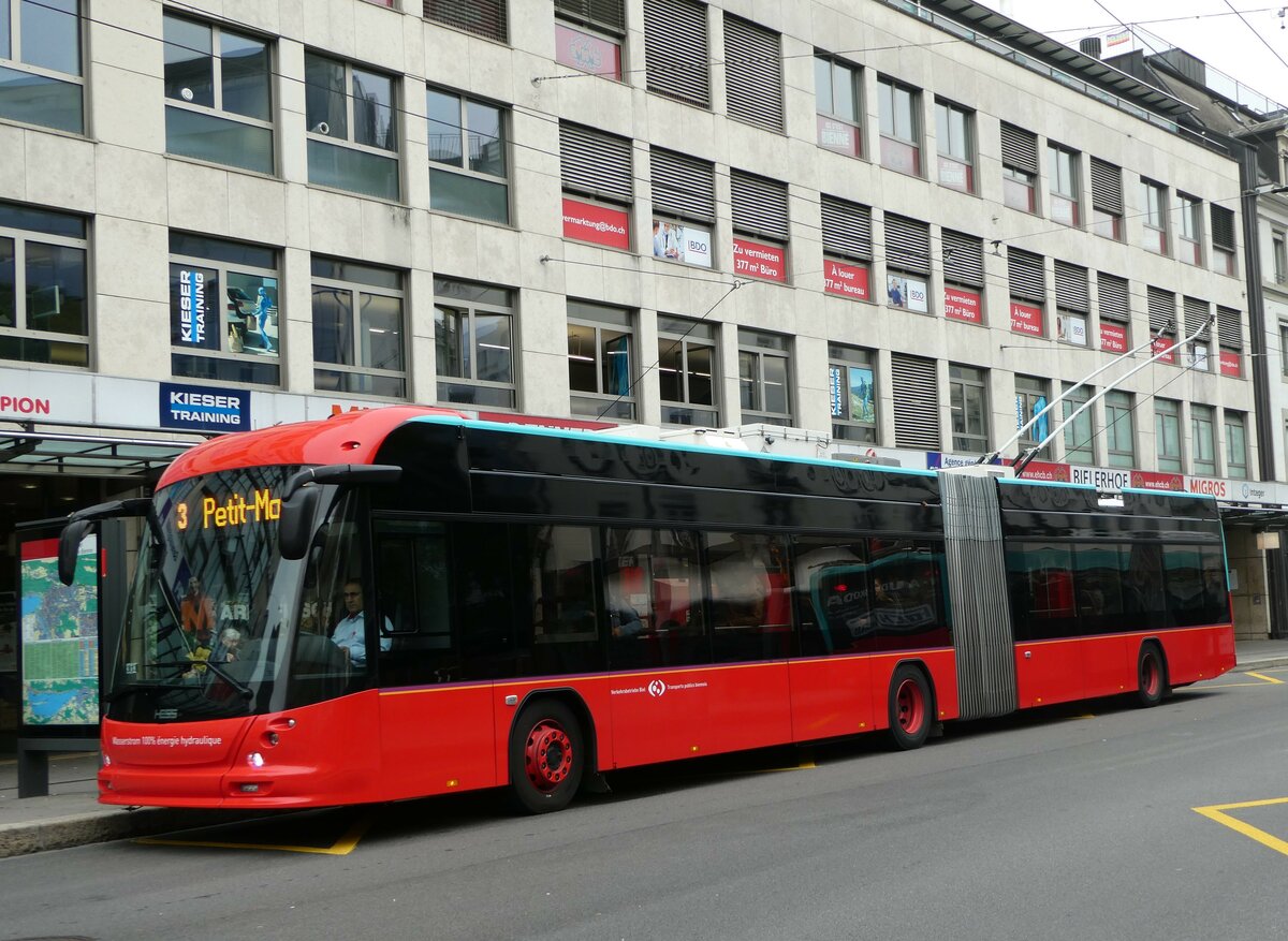 (241'908) - VB Biel - Nr. 91 - Hess/Hess Gelenktrolleybus am 29. Oktober 2022 in Biel, Guisanplatz