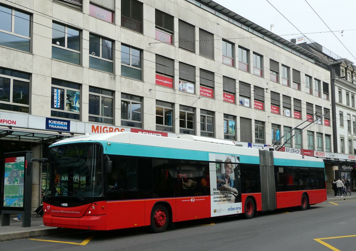 (241'926) - VB Biel - Nr. 57 - Hess/Hess Gelenktrolleybus am 29. Oktober 2022 in Biel, Guisanplatz