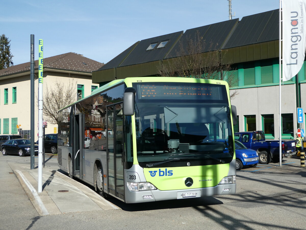 (242'401) - Busland, Burgdorf - Nr. 203/BE 737'203 - Mercedes am 11. November 2022 beim Bahnhof Langnau
