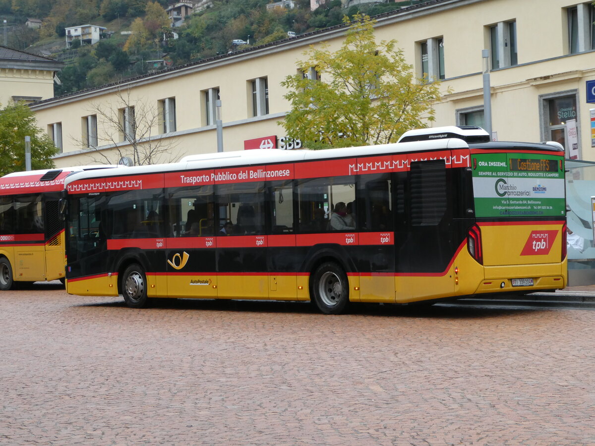 (242'711) - AutoPostale Ticino - TI 339'204 - MAN am 15. November 2022 beim Bahnhof Bellinzona