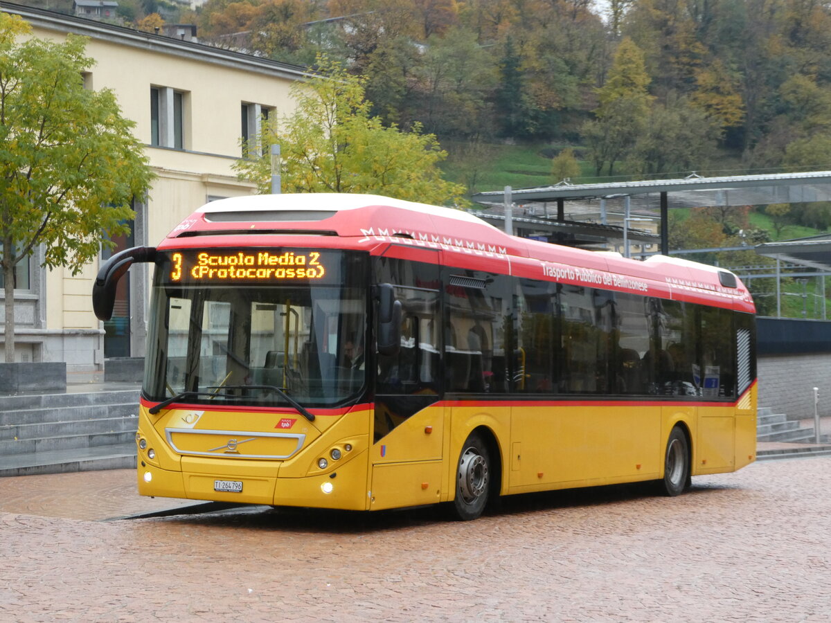 (242'730) - AutoPostale Ticino - TI 264'796 - Volvo am 15. November 2022 beim Bahnhof Bellinzona