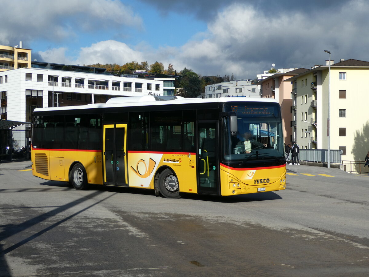 (242'813) - AutoPostale Ticino - TI 305'395 - Iveco am 16. November 2022 beim Bahnhof Lugano