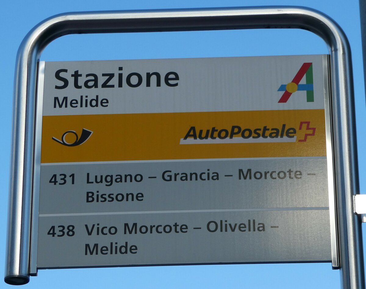 (242'825) - PostAuto-Haltestellenschild - Melide, Stazione - am 16. November 2022