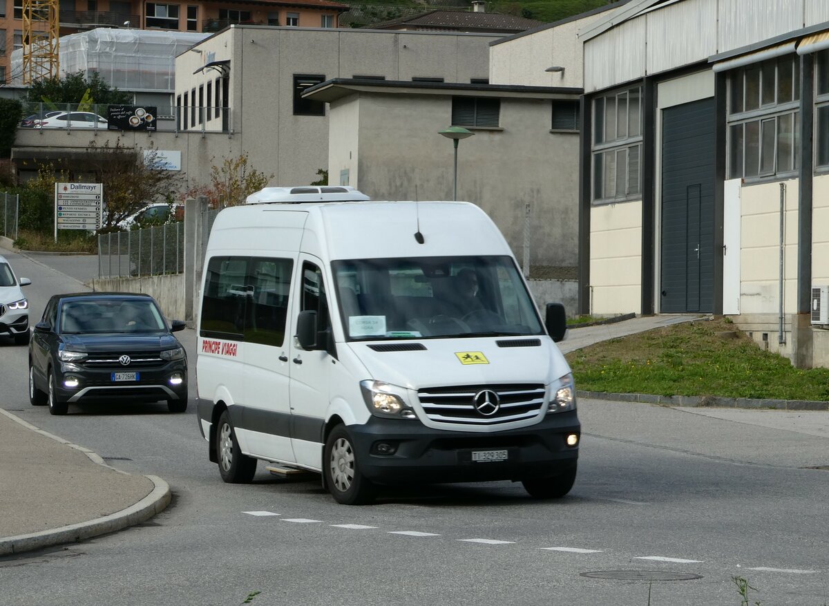(242'922) - Principe Viaggi, Lugano - TI 329'305 - Mercedes am 17. November 2022 in Barbengo, Via dei Balconi