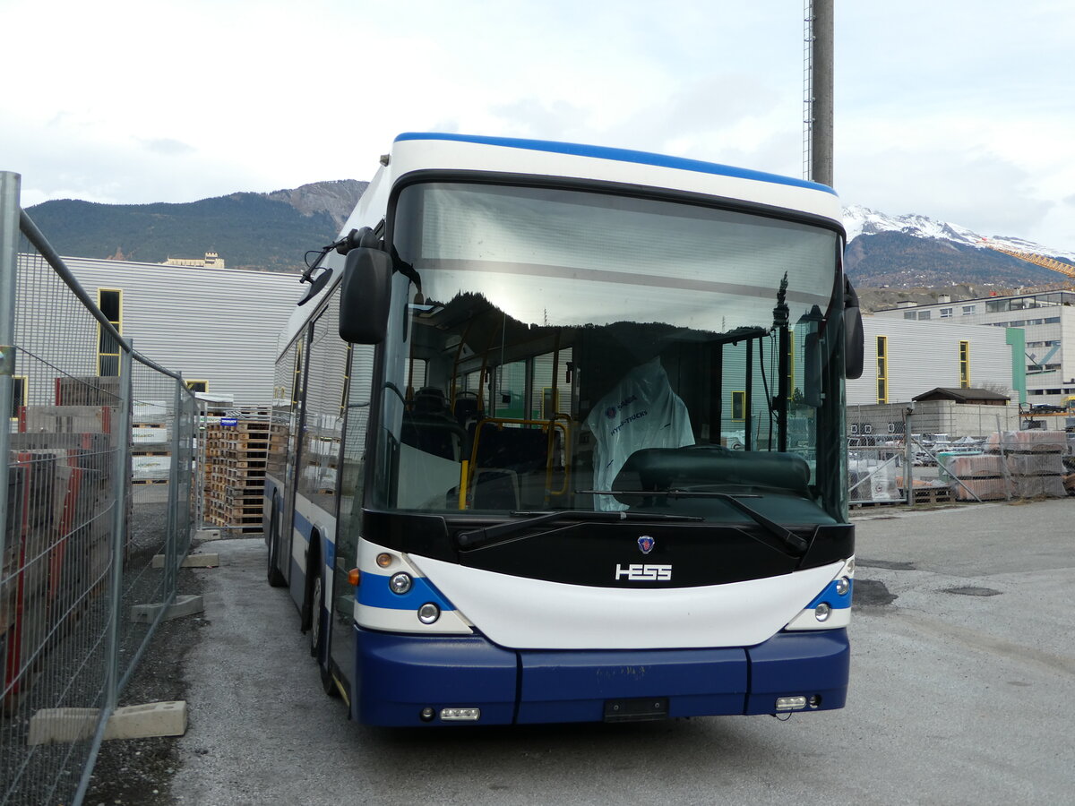 (243'361) - Lathion, Sion - Scania/Hess (ex AHW Horgen; ex ZVB Zug Nr. 140) am 3. Dezember 2022 in Sion, Garage