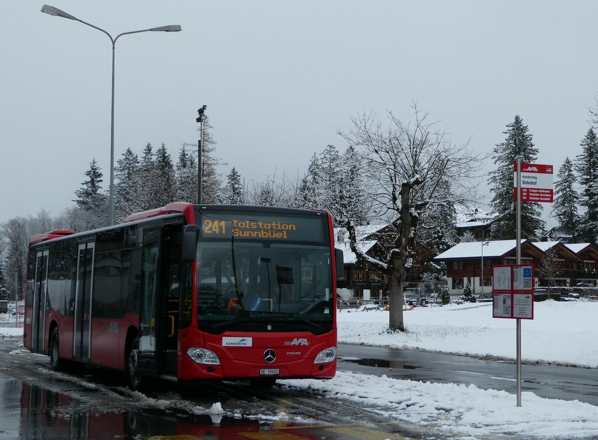 (243'478) - AFA Adelboden - Nr. 92/BE 19'692 - Mercedes am 5. Dezember 2022 beim Bahnhof Kandersteg