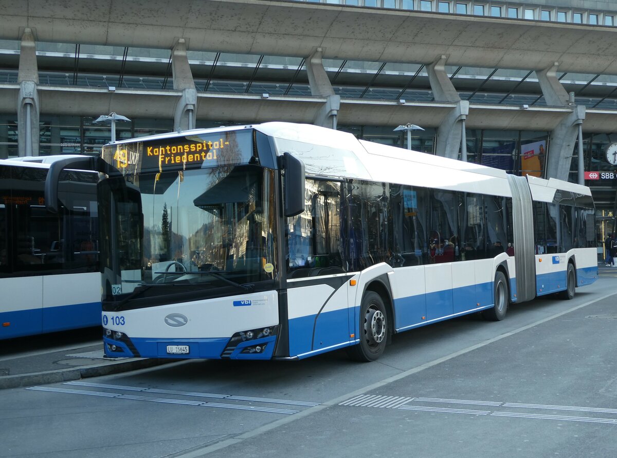 (243'656) - VBL Luzern - Nr. 103/LU 15'645 - Solaris am 8. Dezember 2022 beim Bahnhof Luzern