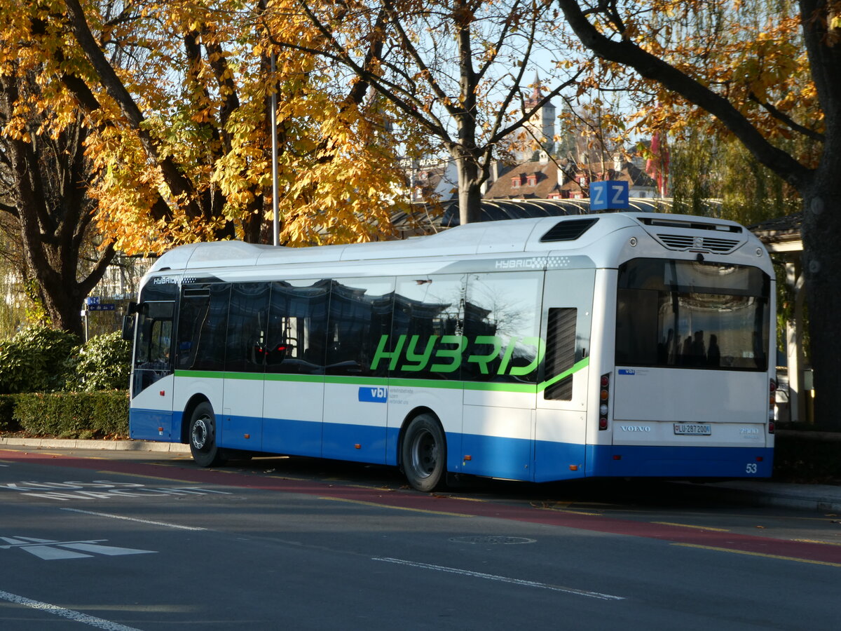 (243'659) - VBL Luzern - Nr. 53/LU 287'200 - Volvo am 8. Dezember 2022 beim Bahnhof Luzern