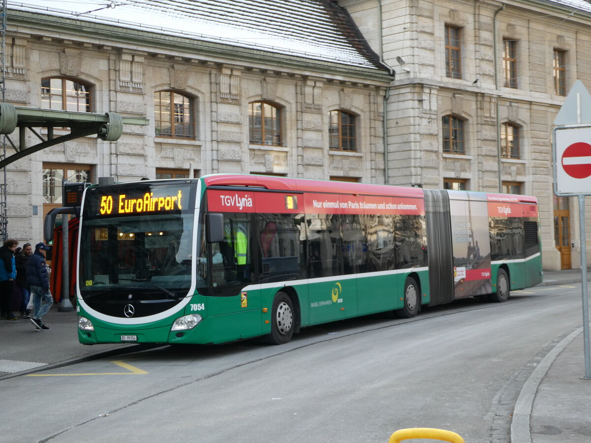 (243'807) - BVB Basel - Nr. 7054/BS 99'354 - Mercedes am 12. Dezember 2022 beim Bahnhof Basel