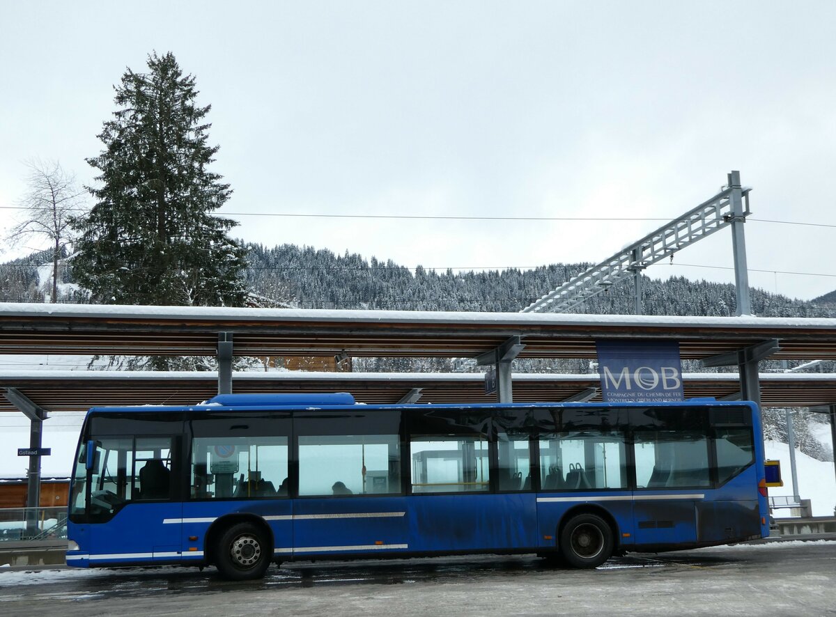 (243'855) - Tritten, Zweisimmen - BE 26'971 - Mercedes (ex BE 633'034; ex AFA Adelboden Nr. 94) am 13. Dezember 2022 beim Bahnhof Gstaad