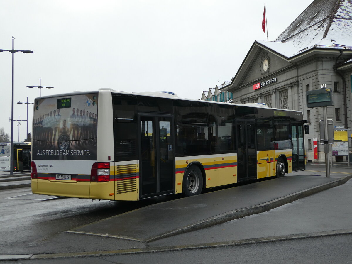 (243'873) - STI Thun - Nr. 129/BE 800'129 - MAN am 15. Dezember 2022 beim Bahnhof Thun