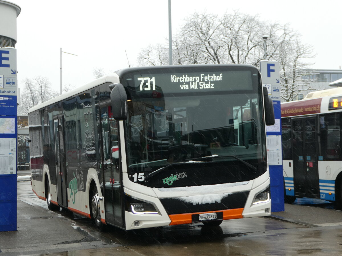 (243'936) - Regiobus, Gossau - Nr. 15/SG 433'811 - MAN am 16. Dezember 2022 beim Bahnhof Wil